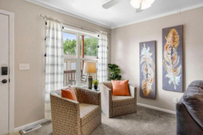 2 bed 2 and a half bath close to shopping restaurants and more